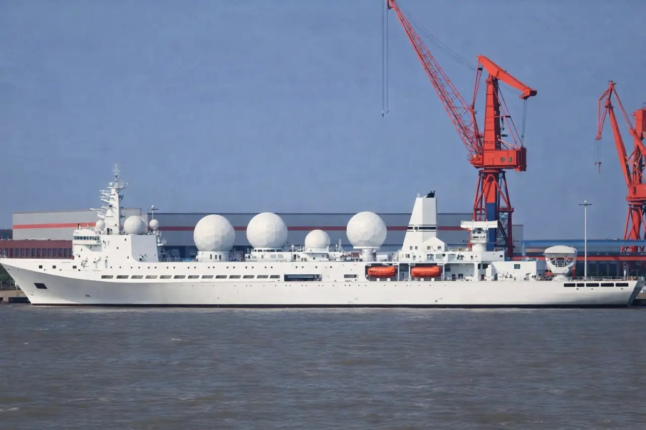 un navire chinois surveille les mouvements militaires dans le Golfe d’Oman.