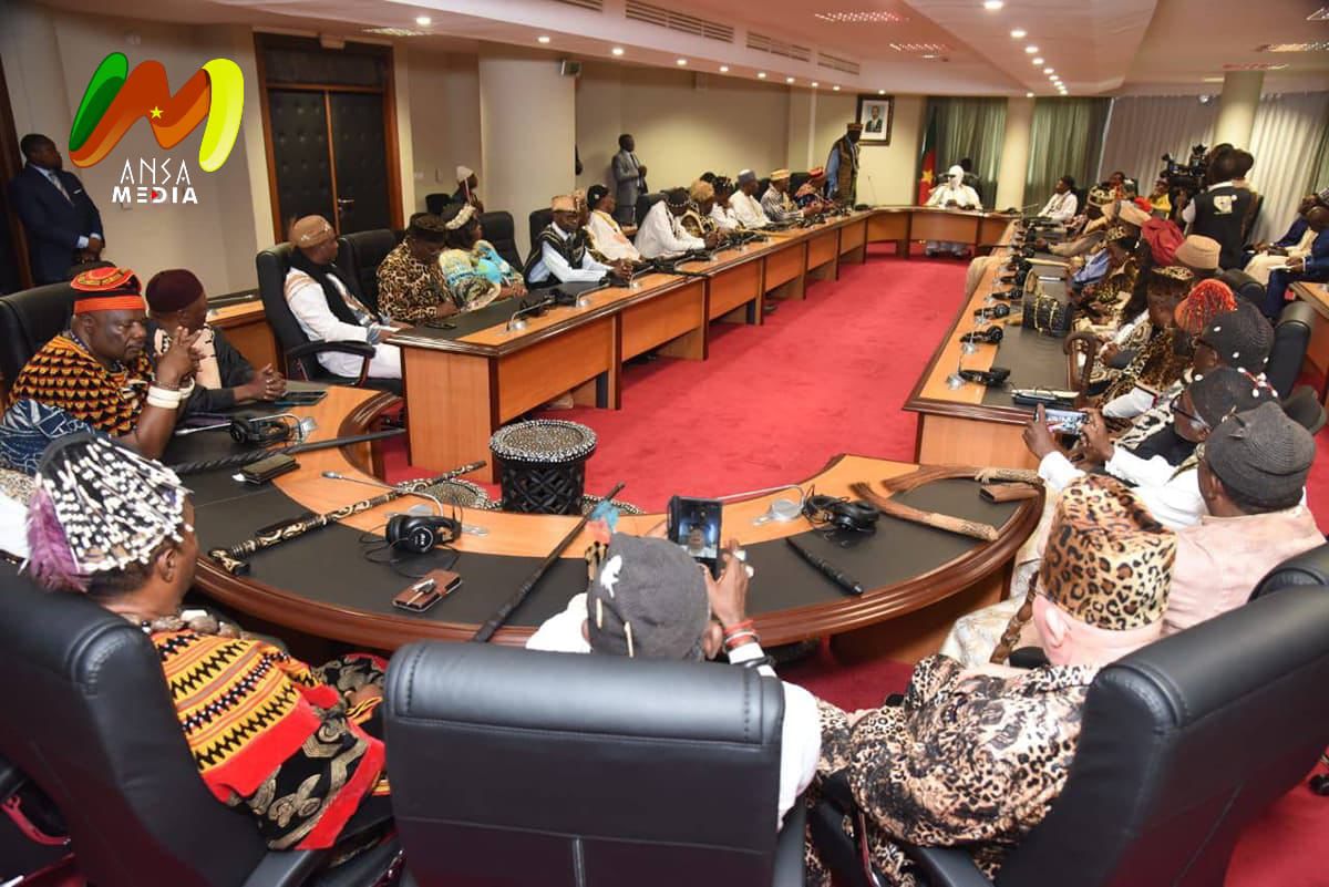 Cameroun : les chefs traditionnels reçus au Sénat.
